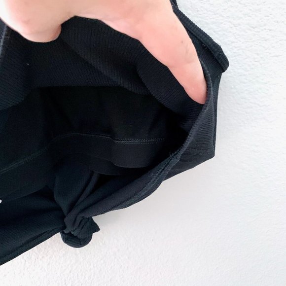 GapFit Ribbed Blackout Twist-Knot Cropped Sports Bra Black Size L - Picture 6 of 8